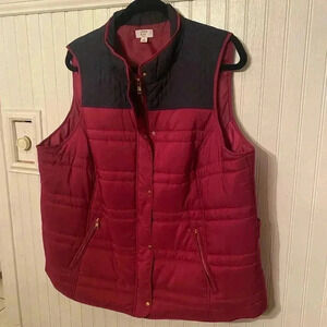 Crown & Ivy zip up vest